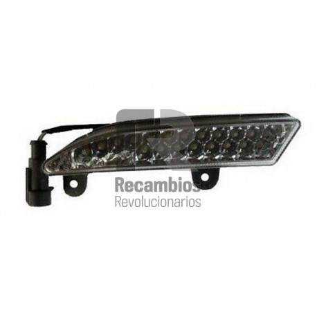 LUZ DE DÍA DERECHA AIXAM  8AP152