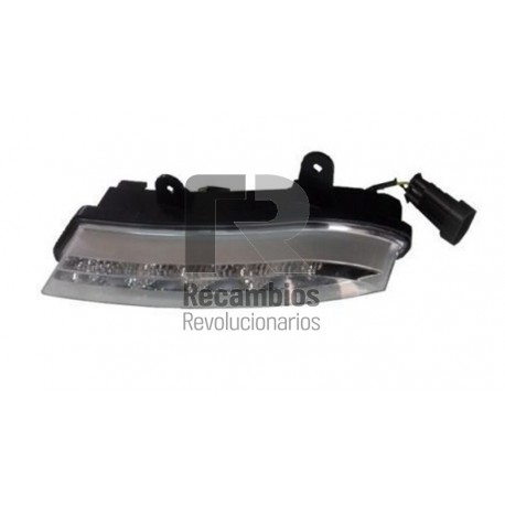 LUZ DE DÍA DERECHA AIXAM  8AY152