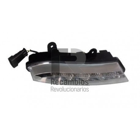 LUZ DE DÍA IZQUIERDA AIXAM  8AY153