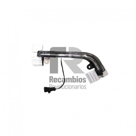 LUZ DE DÍA DERECHA AIXAM  800BL152
